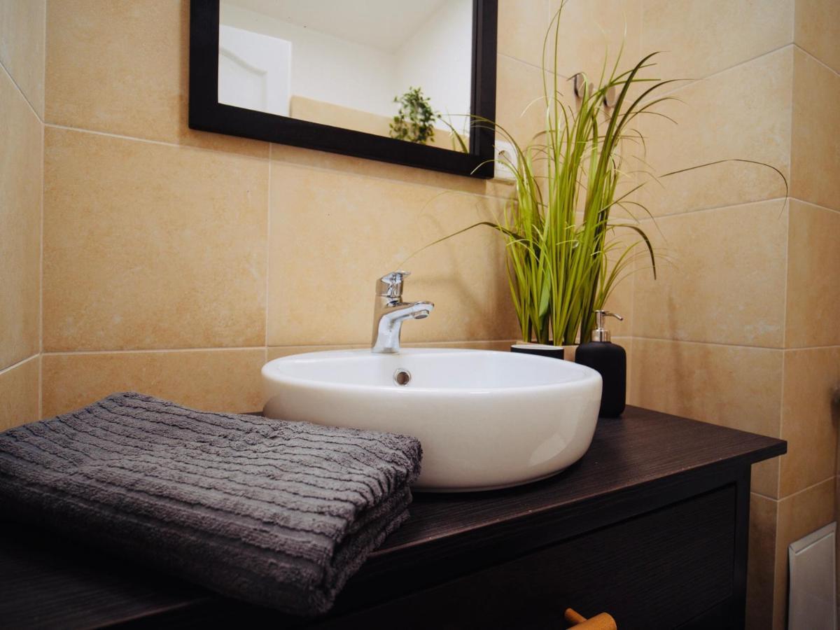 Zakarias Apartments Csíkszereda Kültér fotó
