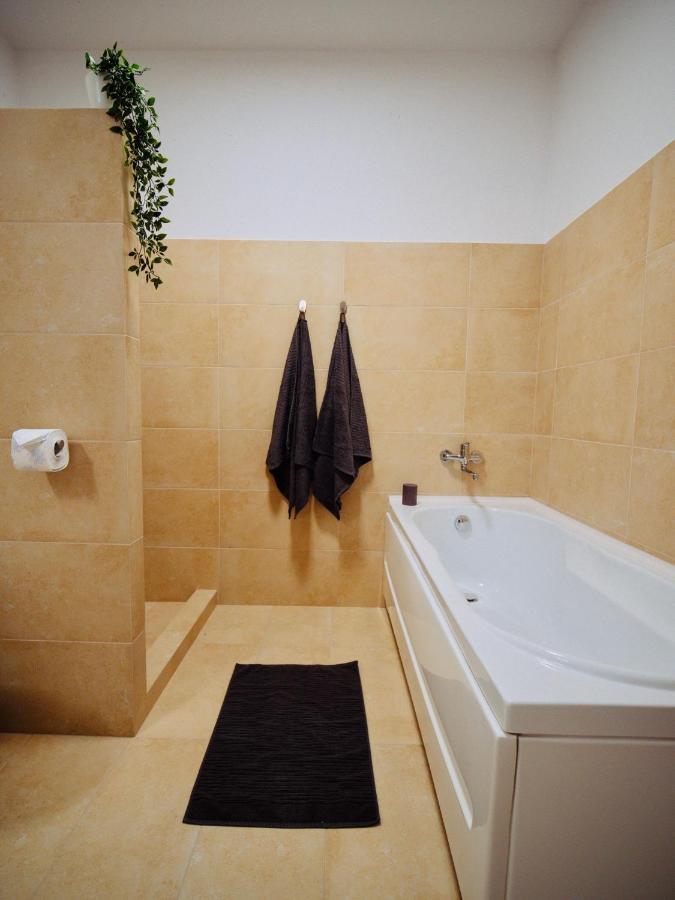 Zakarias Apartments Csíkszereda Kültér fotó
